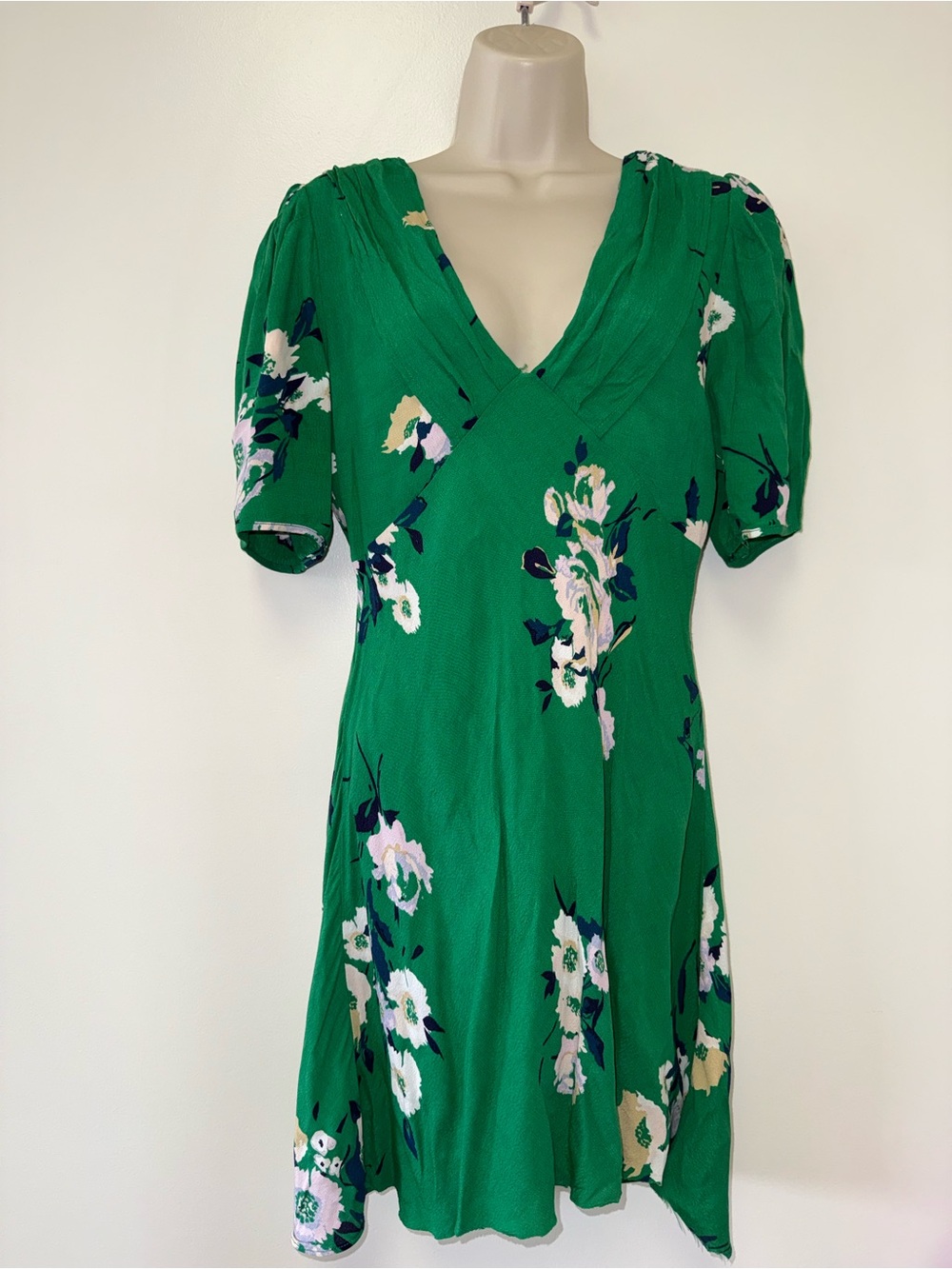 Free People (4) Green Floral V-Neck Midi Dress